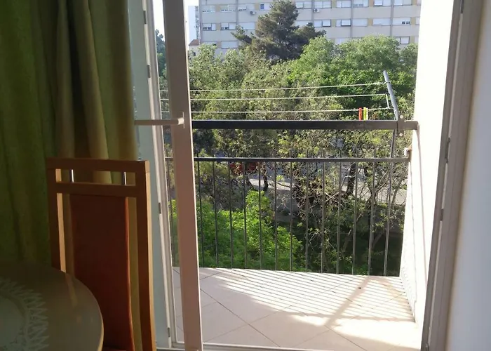 Two Bedroom Apartment Near Beach And Center