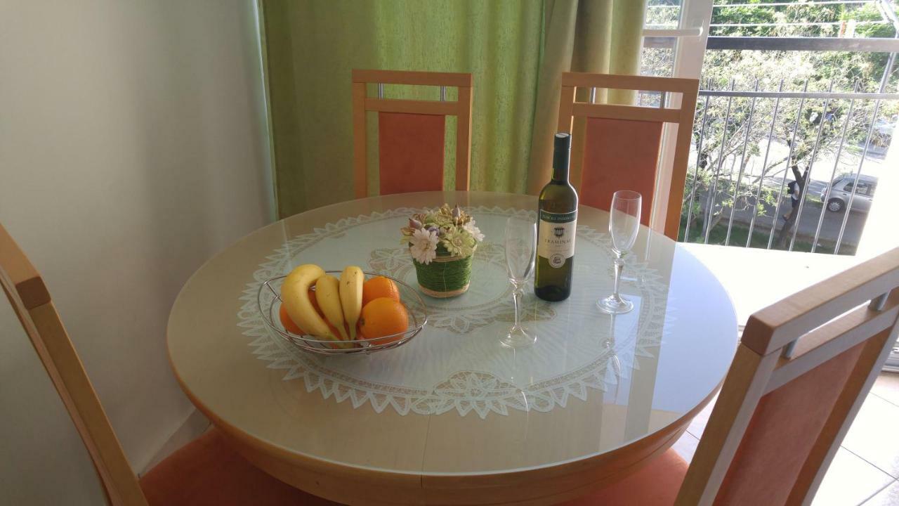 Two Bedroom Near And Center Apartament *