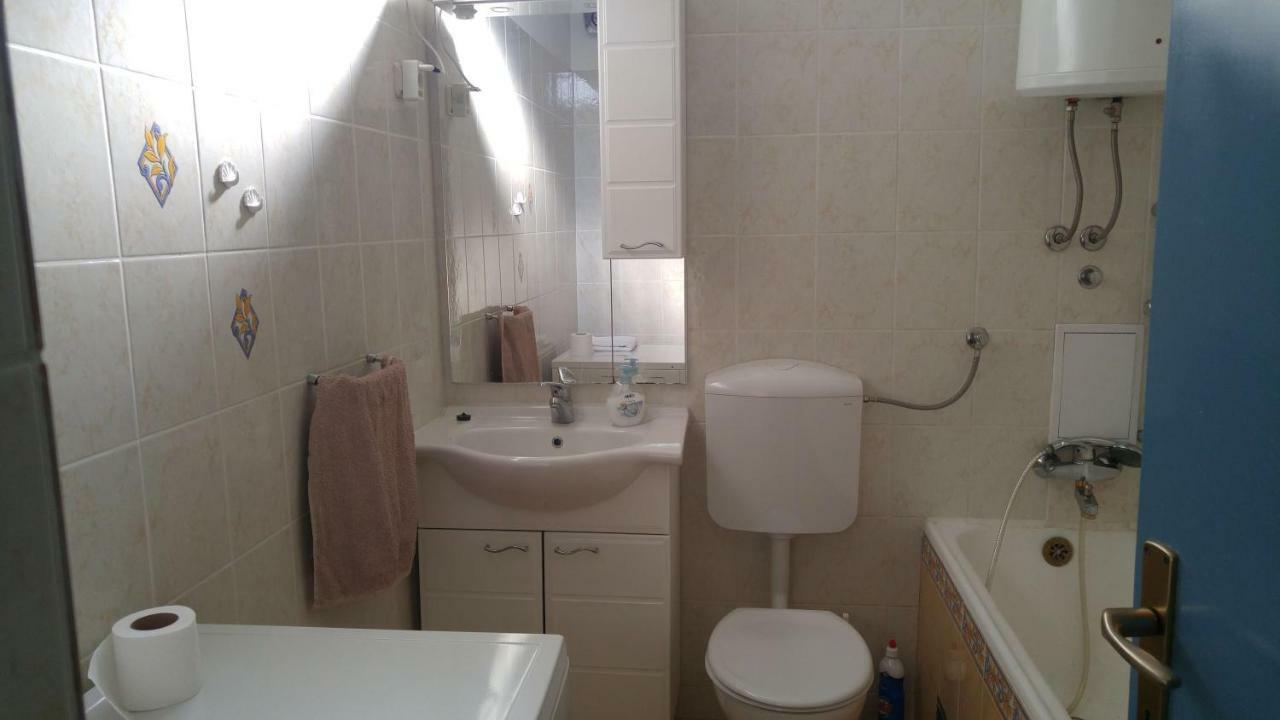 Two Bedroom Near And Center Split